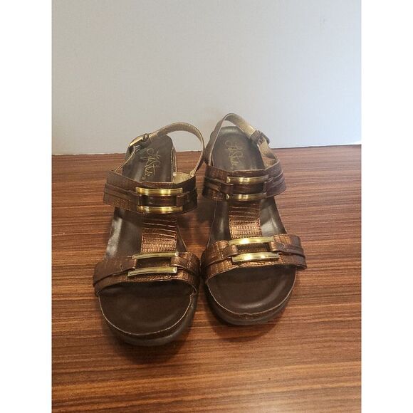 Life Stride Shoes - Life Stride Womens‎ Metallic Bronze Sandals with Wedge Heel 8.5M